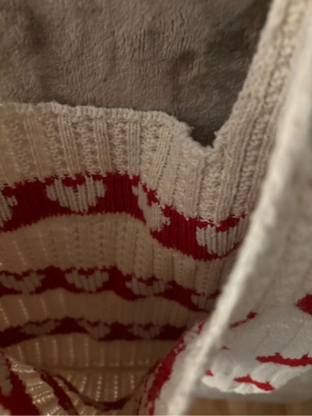 Women’s Cream Knit Heart Tote Bag with Red Hearts